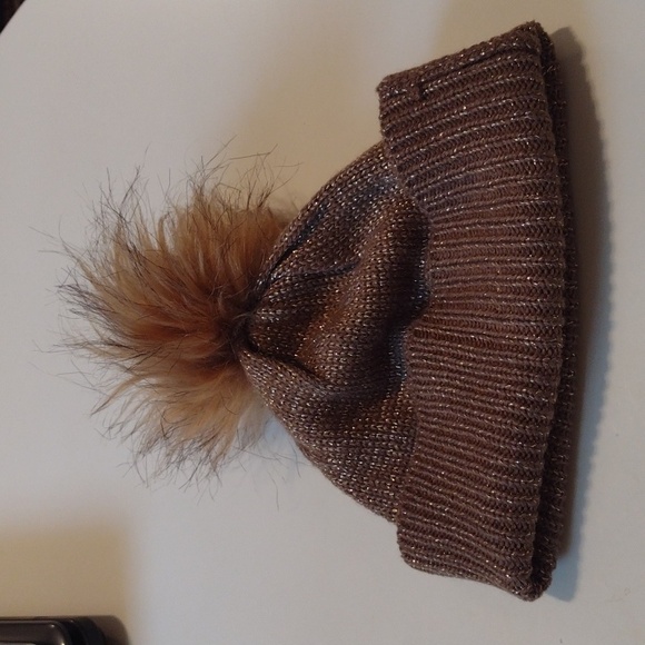 NEW Steve Madden Gold Metallic Flecks Fur Pom Pom Winter Hat OS - Picture 10 of 12